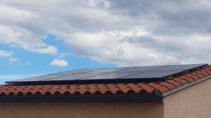 panneaux-photovolatiques-maison-individuelle-tuiles-maconnees-perpignan-66
